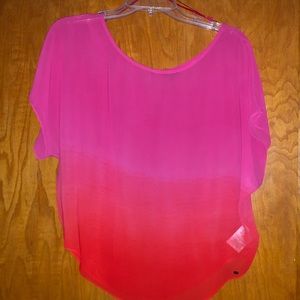 Cute ombré guess shirt never worn